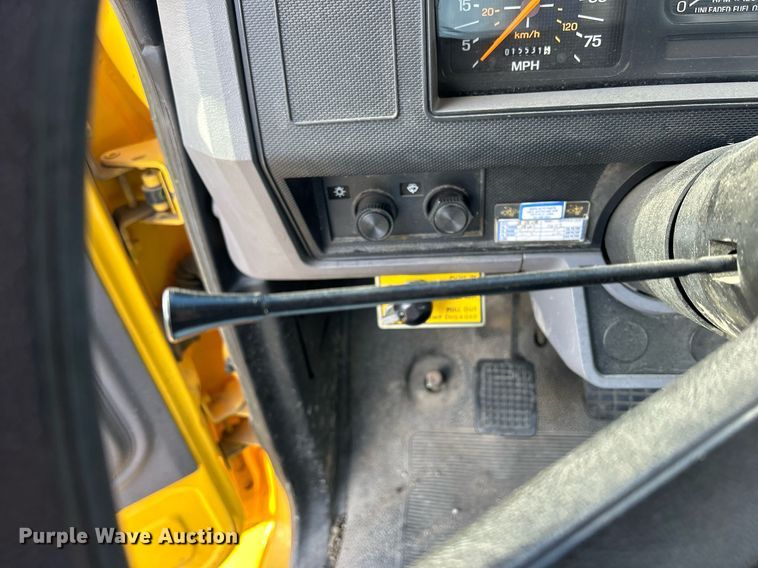 image for item DQ1030 1996 Ford F700  fire truck