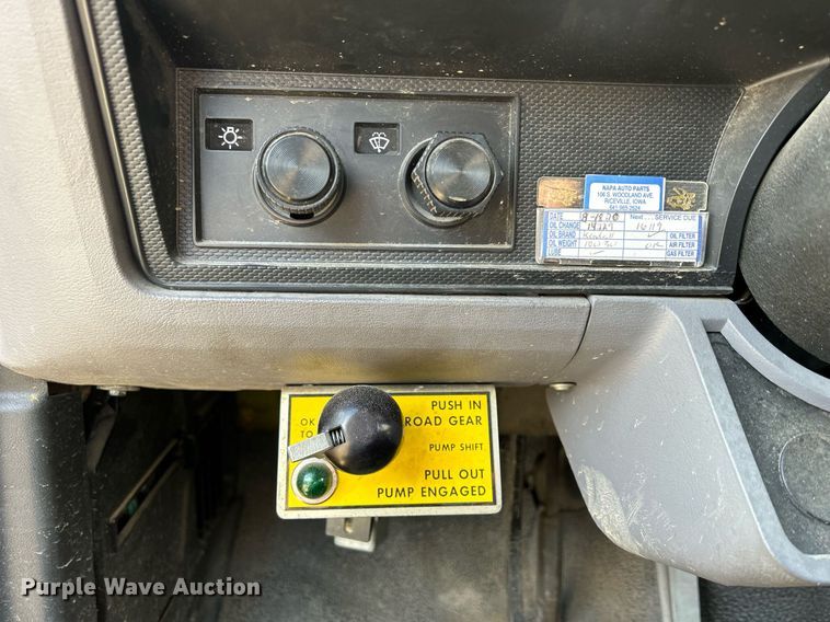 image for item DQ1030 1996 Ford F700  fire truck