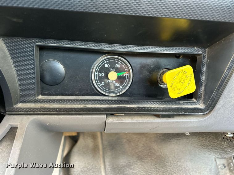 image for item DQ1030 1996 Ford F700  fire truck