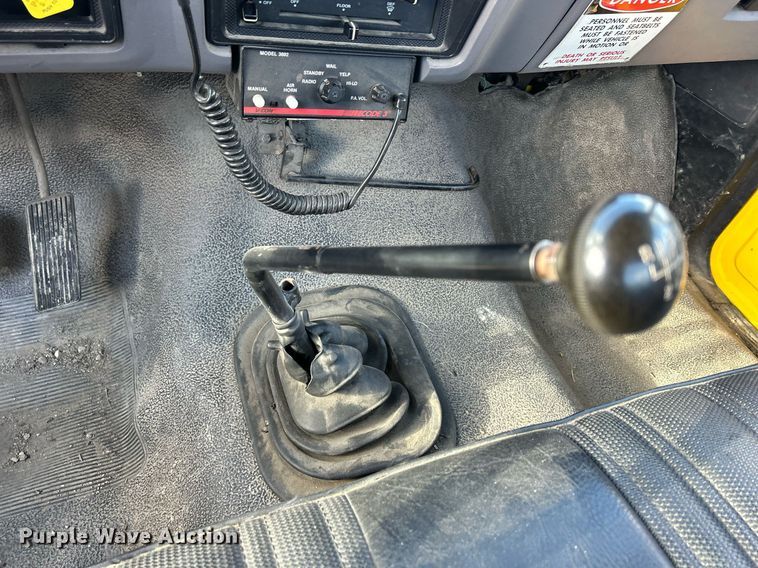 image for item DQ1030 1996 Ford F700  fire truck