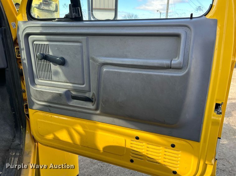 image for item DQ1030 1996 Ford F700  fire truck