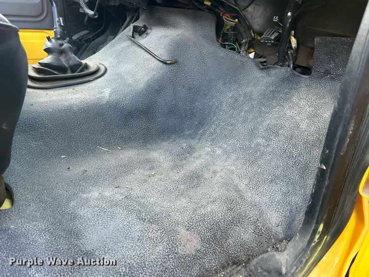 image for item DQ1030 1996 Ford F700  fire truck