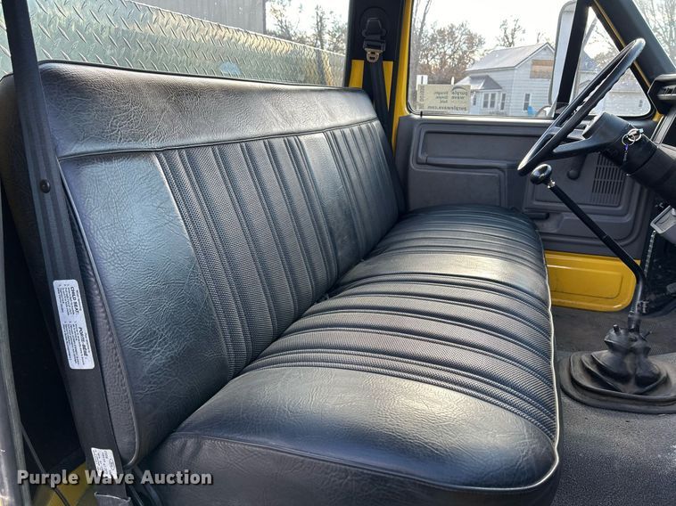 image for item DQ1030 1996 Ford F700  fire truck