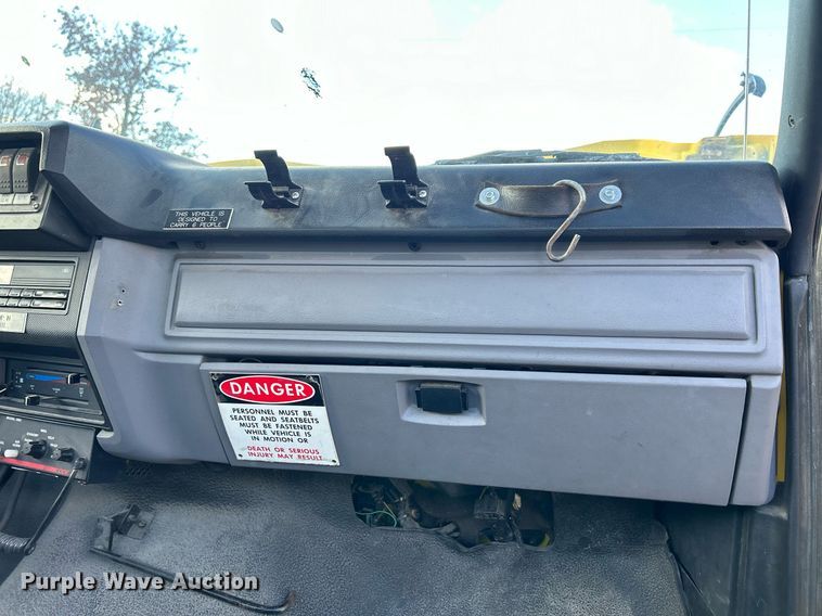 image for item DQ1030 1996 Ford F700  fire truck