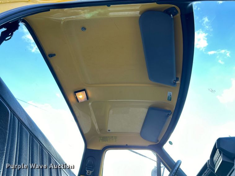 image for item DQ1030 1996 Ford F700  fire truck