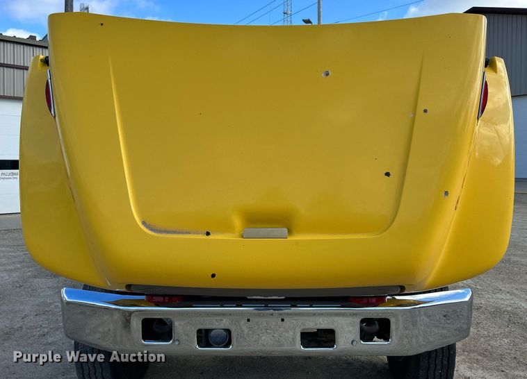 image for item DQ1030 1996 Ford F700  fire truck