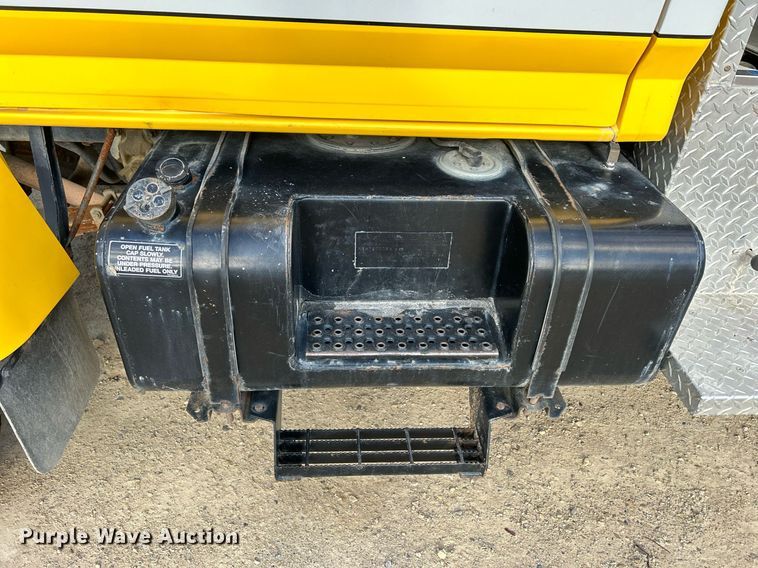 image for item DQ1030 1996 Ford F700  fire truck