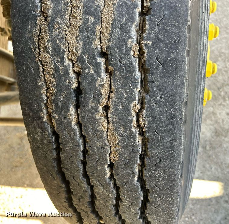 image for item DQ1030 1996 Ford F700  fire truck