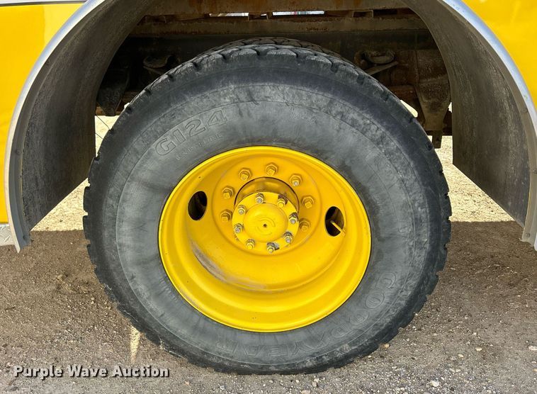 image for item DQ1030 1996 Ford F700  fire truck