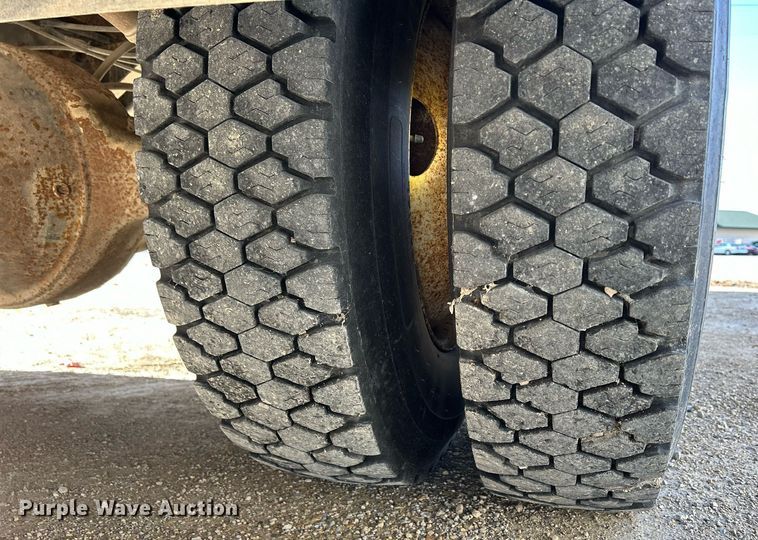 image for item DQ1030 1996 Ford F700  fire truck