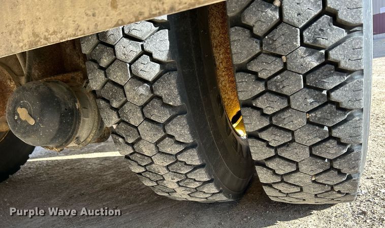 image for item DQ1030 1996 Ford F700  fire truck