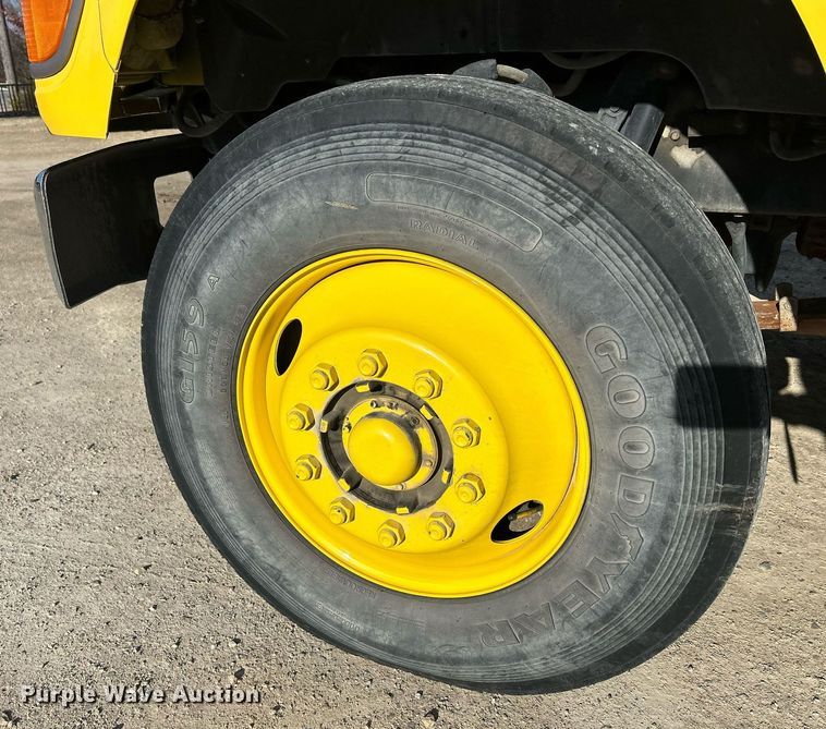 image for item DQ1030 1996 Ford F700  fire truck