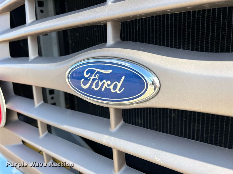 image for item DQ1030 1996 Ford F700  fire truck