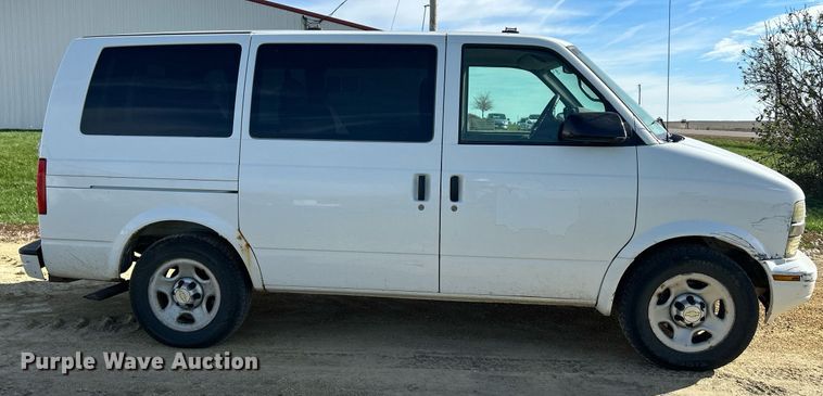 image for item DQ1034 2005 Chevrolet Astro  van