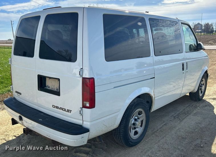 image for item DQ1034 2005 Chevrolet Astro  van