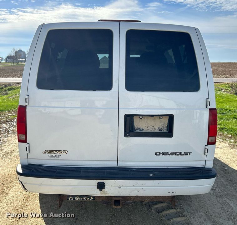 image for item DQ1034 2005 Chevrolet Astro  van