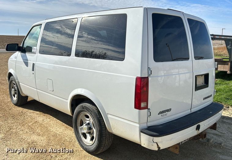 image for item DQ1034 2005 Chevrolet Astro  van