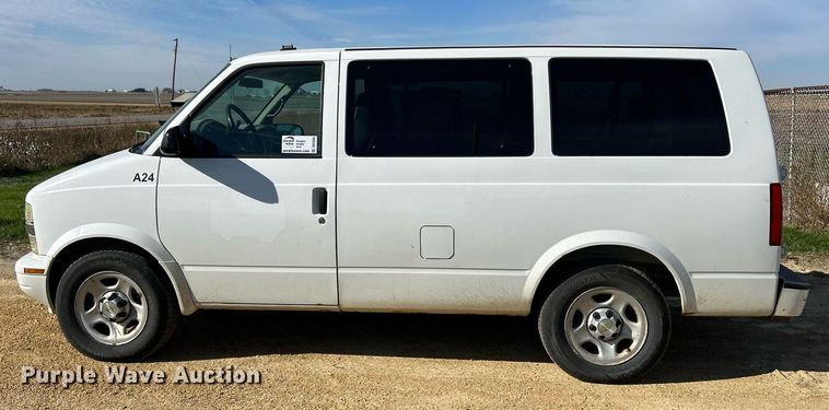 image for item DQ1034 2005 Chevrolet Astro  van