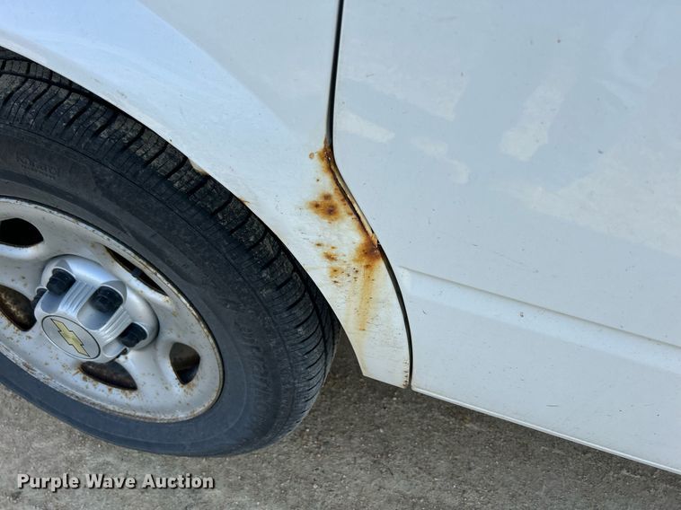 image for item DQ1034 2005 Chevrolet Astro  van