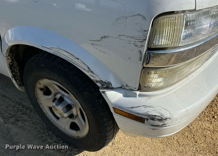 image for item DQ1034 2005 Chevrolet Astro  van