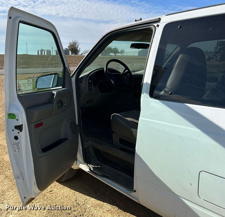 image for item DQ1034 2005 Chevrolet Astro  van