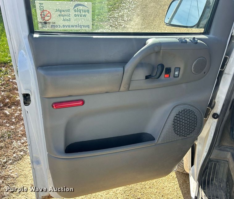 image for item DQ1034 2005 Chevrolet Astro  van