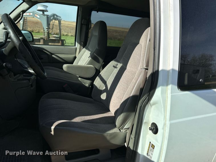 image for item DQ1034 2005 Chevrolet Astro  van