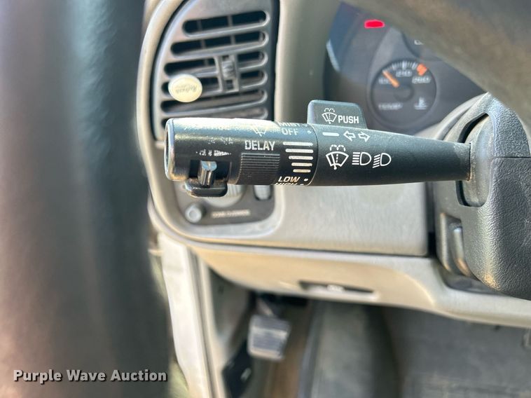 image for item DQ1034 2005 Chevrolet Astro  van