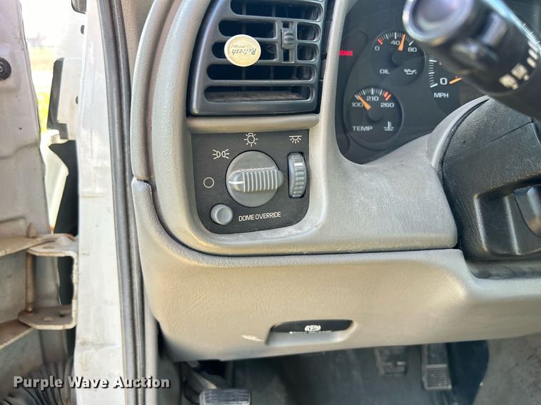 image for item DQ1034 2005 Chevrolet Astro  van