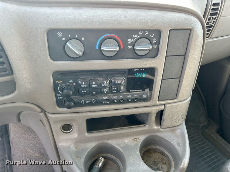 image for item DQ1034 2005 Chevrolet Astro  van