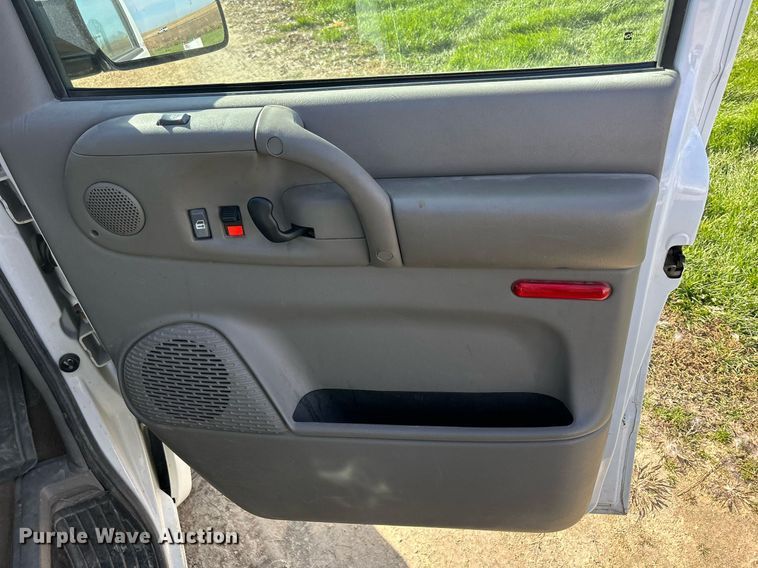 image for item DQ1034 2005 Chevrolet Astro  van