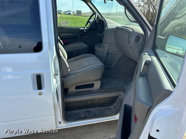 image for item DQ1034 2005 Chevrolet Astro  van