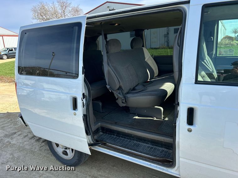 image for item DQ1034 2005 Chevrolet Astro  van