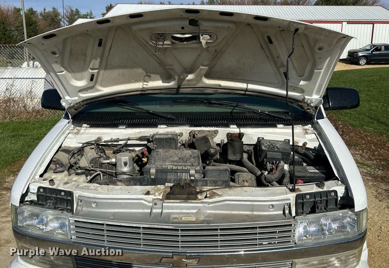 image for item DQ1034 2005 Chevrolet Astro  van