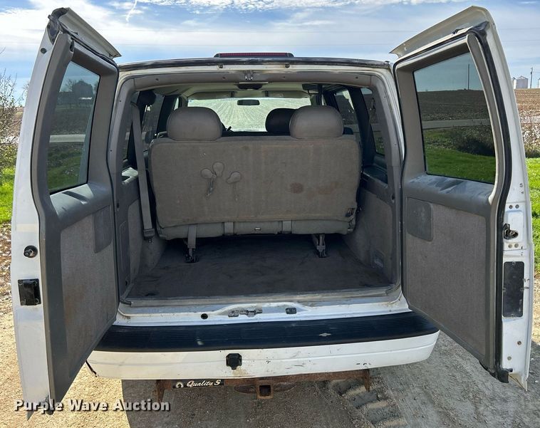 image for item DQ1034 2005 Chevrolet Astro  van