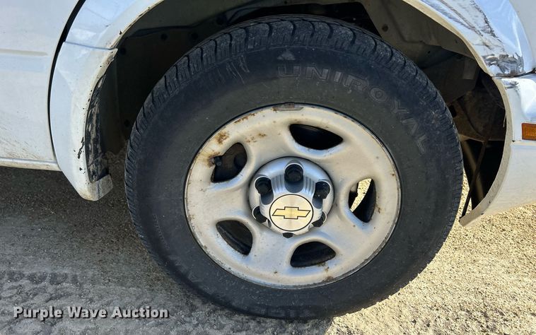 image for item DQ1034 2005 Chevrolet Astro  van