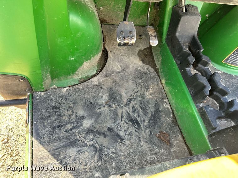 image for item DQ1036 2006  John Deere Gator HXP  utility vehicle