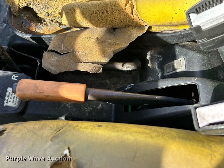 image for item DQ1036 2006  John Deere Gator HXP  utility vehicle