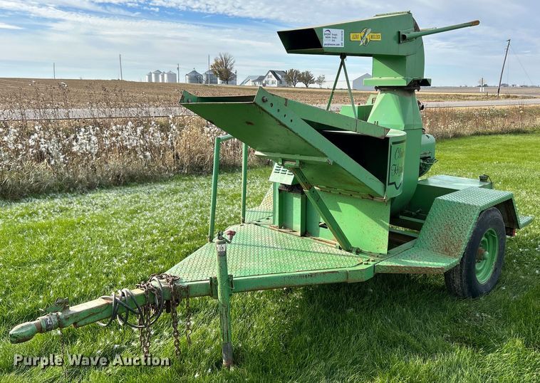 image for item DQ1039 Bowie Aero Mulcher  square bale processor