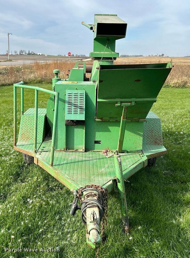 image for item DQ1039 Bowie Aero Mulcher  square bale processor