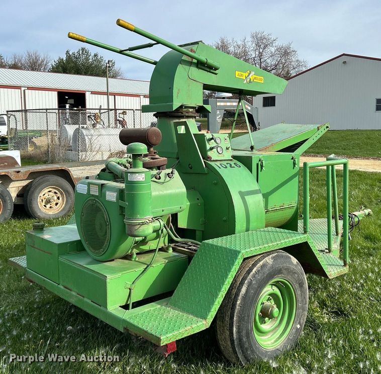 image for item DQ1039 Bowie Aero Mulcher  square bale processor