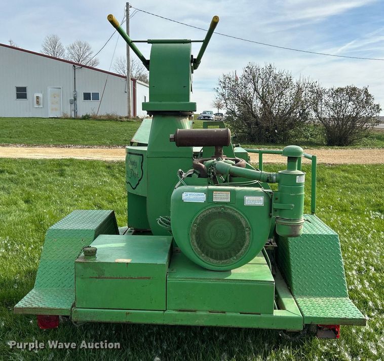 image for item DQ1039 Bowie Aero Mulcher  square bale processor