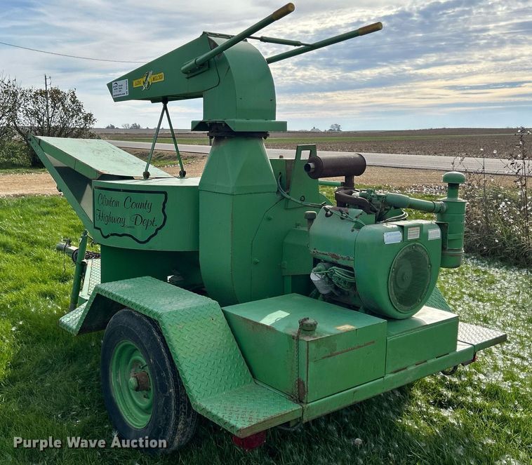image for item DQ1039 Bowie Aero Mulcher  square bale processor