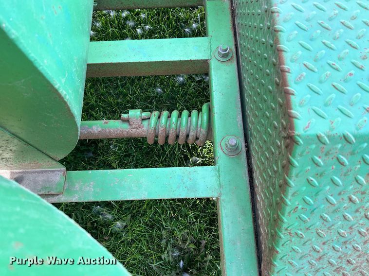 image for item DQ1039 Bowie Aero Mulcher  square bale processor