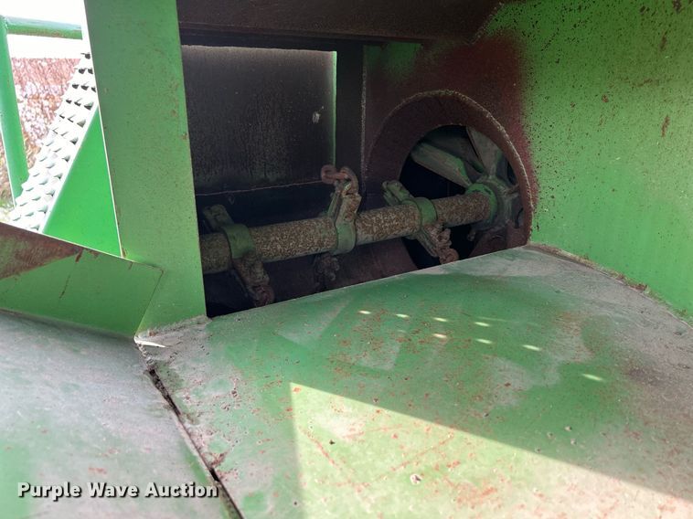 image for item DQ1039 Bowie Aero Mulcher  square bale processor