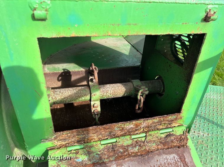 image for item DQ1039 Bowie Aero Mulcher  square bale processor