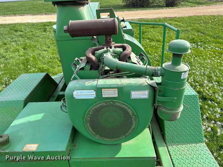 image for item DQ1039 Bowie Aero Mulcher  square bale processor