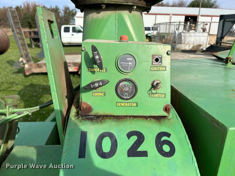 image for item DQ1039 Bowie Aero Mulcher  square bale processor