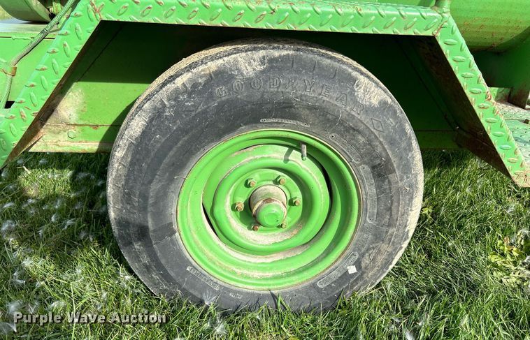 image for item DQ1039 Bowie Aero Mulcher  square bale processor