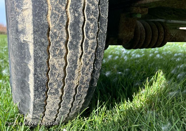 image for item DQ1039 Bowie Aero Mulcher  square bale processor